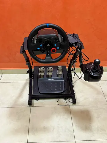 G29 with shifter and stand pristine condition urgent sell leaving country