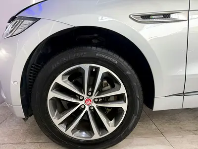 2019 Jaguar F-PACE — фото 8