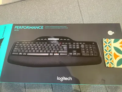 Logitech Performance Keyboard (MK710) - Wireless, Palm Rest, Like New