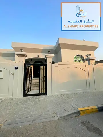 بيت عربي _ 3 غرف وصاله _ رمله الشارقه _ سهل المخرج لدبي