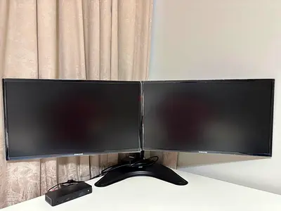 2 LED Monitors with stand