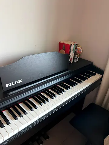NUX W400 Digital Piano / Keyboard with Stand - Excellent Working Condition - Negotiating price