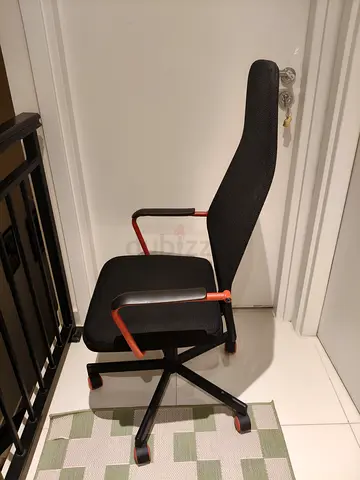 Ergonomic High-Back Office Chair with Armrests — Excellent Condition