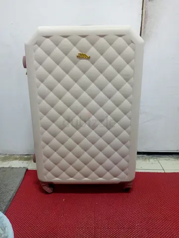 Elegant Cream Quilted Hard Shell Suitcase – 4 Spinner Wheels (Great Condition)