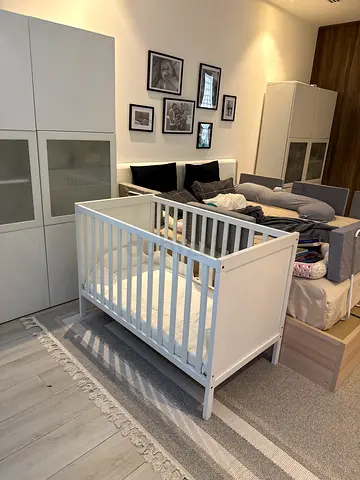 White Wooden Baby Crib in Good Condition