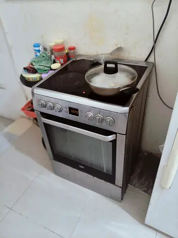 Used freestanding electric stove with oven - good working condition