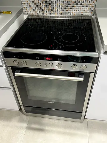 Siemens 60Cm , 4 Ceramic Hoobs Cooking Range DELIVERY + WARRANTY