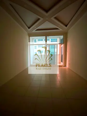 اشيك وافخم شقة مع باركينج مجاني تتكون من غرفة نوم ماستر _صالة واسعة _مطبخ مجهز _2 حمام _ مع جيم مع مسبح _صيانة كاملة علي المالك _مناسبة للعائلات  فرصة