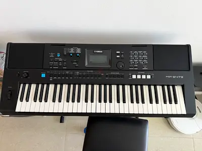 Yamaha PSR-E473 61-Key Portable Keyboard - Been used in two occasions only
