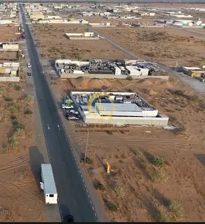 ارض صناعية في منطقة البطائح بموقع مميز جدا مدخل طريق الذيد و طريق خورفكان تملك مواطنين و دول الخليج