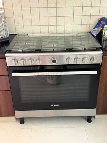 Bosch Free-Standing Gas Cooker with 5 Burners