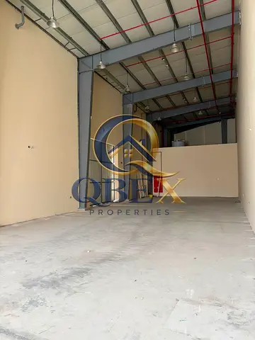 Contemporary Commercial Warehouse with Ample Space