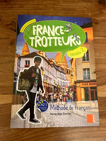 France-Trotteurs Niveau 2 (A2.1) French Textbook – Like New