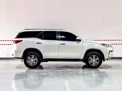 2019 Toyota FORTUNER 照片 4
