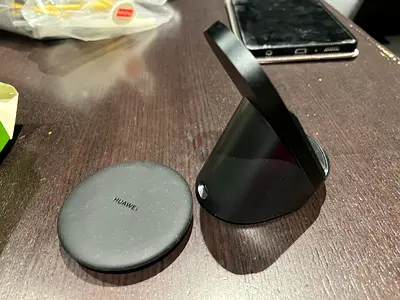Huawei wireless charging pad with magnetic phone stand