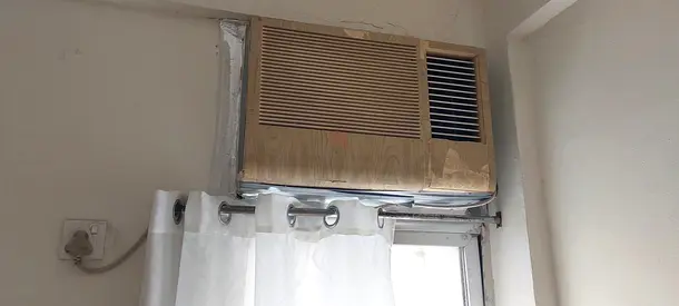 Window air conditioner unit - working condition, needs servicing
