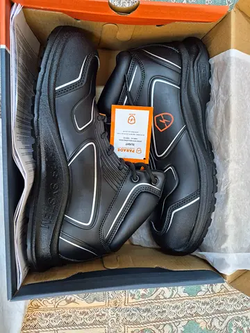 Safety shoes PARADE 42 Size Brand new