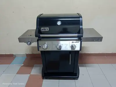 Weber gas grill features 3 burners and a total grilling area