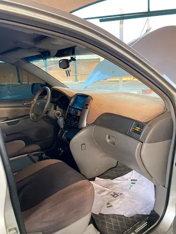 صورة 9 لـ 2010 Toyota SIENNA
