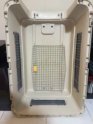 Used Large plastic pet carrier / travel crate in good condition