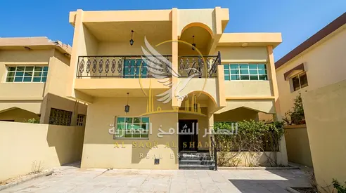 فيلا 4 غرف للإيجار في الرفاعة الشارقة بإطلالة بحرية وتجديد كامل مجلسين كبيرين وغرفة خادمة و2 بلكونة