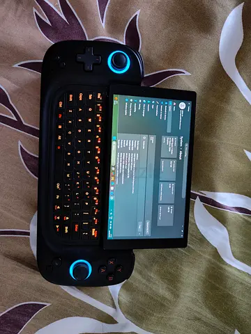 AYANEO Slide 7840U 32GB Ram + 2TB Windows Gaming handheld