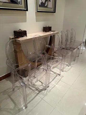 Set of 6 Transparent Ghost-Style Chairs Excellent Condition