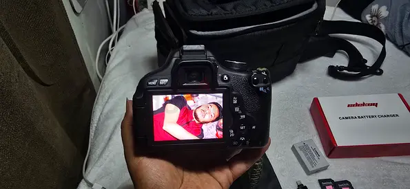 Canon EOS 600D DSLR with LCD, 2 battery and memory cards , bag , 50mm portrait lance, 25/105mm zoom