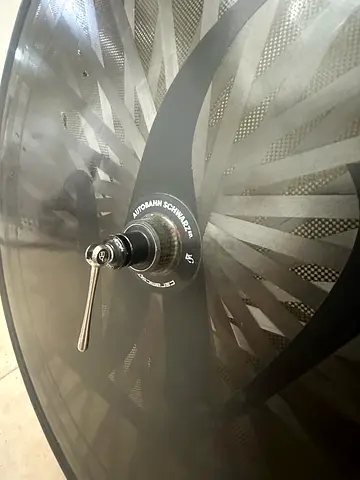 FOR SALE — LIGHTWEIGHT AUTBAHN CARBON WHEELSET