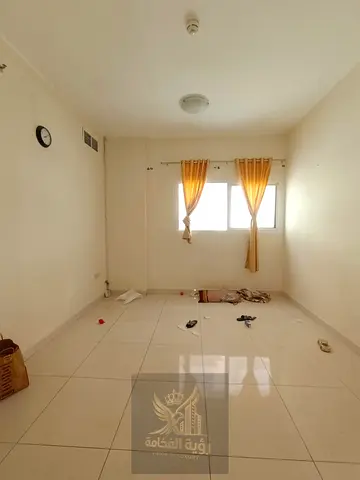 غرفة وصالة للإيجار السنوي في المجاز 3 بالقرب من القصباء. تكييف مركزي وموقف مجاني وشهر مجاني. الإيجار 34000 على 6 دفعات والتأمين 2000.
