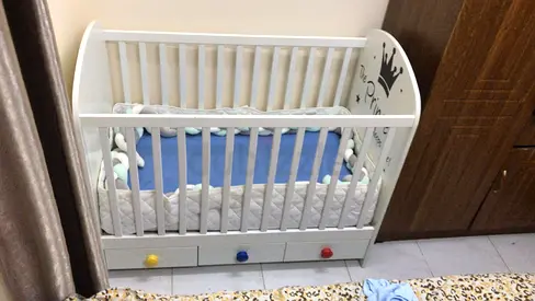 White Wooden Baby Crib with Under-Drawer Storage - Good Condition-Ikea