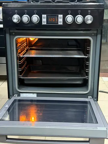 Gas Oven with Grill and Multiple Racks - Good Working Condition