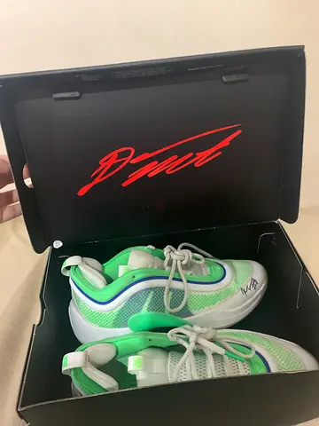 Adidas D.O.N. Issue 6 basketball shoes — 41 1/3 - Box - Signed