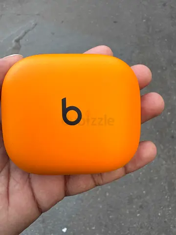 Beats wireless earphones charging case (orange) - good condition