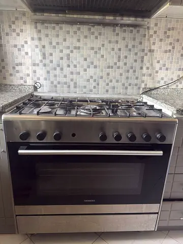 Siemens 5-Burner Gas Range with Oven - Good Working Condition