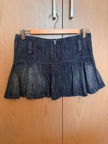 Guess denim mini skirt, pleated style - size 26 (S)