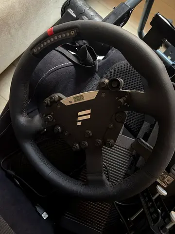 Racing sim kit (wheel base,steering, padels, foldable cockpit)