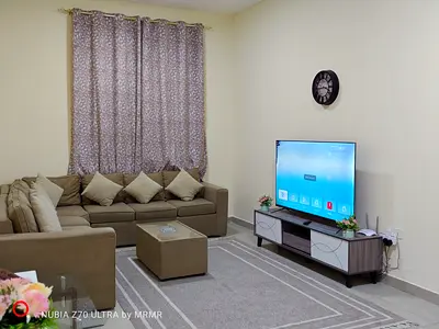 شامل كل الفواتير/ موقع استراتيجي / مساحه كبيره / بالقرب من مخرج دبي