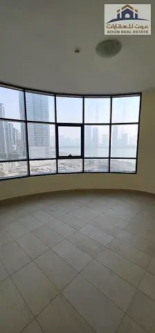 🌊🔥 3 غرف وصالة فاخرة المساحة في الخان | إطلالتان على البحيرة والقصباء | 3 ماستر + خادمة | 88,000 درهم 🇦🇪 شقة واسعة جدًا للإيجار السنوي – الخان، ا