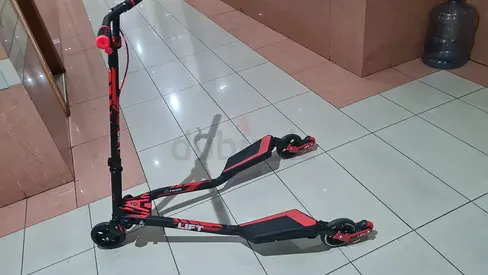 Yvolution Fliker Drift Scooter, 3-Wheels Wiggle, Foldable, Suitable for Kids and Adults NOT ELECTRIC