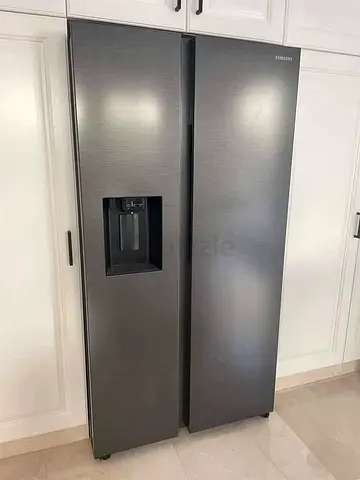 Samsung Side-by-Side Refrigerator with Water Dispenser - Ice Maker