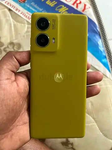 Motorola smartphone in good working condition - dual cameras (green)