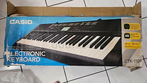 Casio CTK-1100 Electronic Keyboard with Original Box and Power cord - Great Working Condition