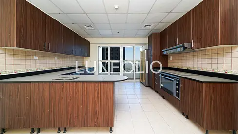 INVESTOR DEAL | HIGH FLOOR | SEA VIEWS