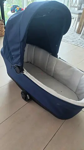 Leclerc bassinet with adaptors, (connects to leclerc stroller), navy blue