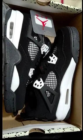 Nike Air Jordan 4 Retro White Thunder Sneakers