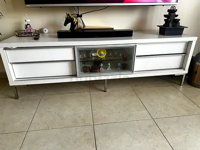 WHITE TV Table