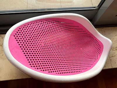 Baby bath support - gently used