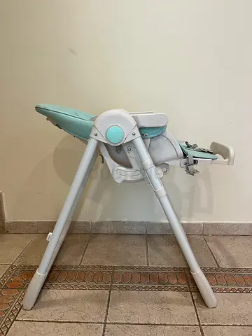 Kikkaboo Foldable baby high chair with adjustable recline - excellent condition