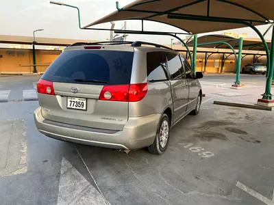 صورة 10 لـ 2010 Toyota SIENNA